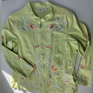 Quacker Factory Light Green Embroidered Zip-Front Top